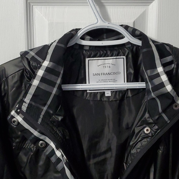 Rain coat - Picture 2 of 4